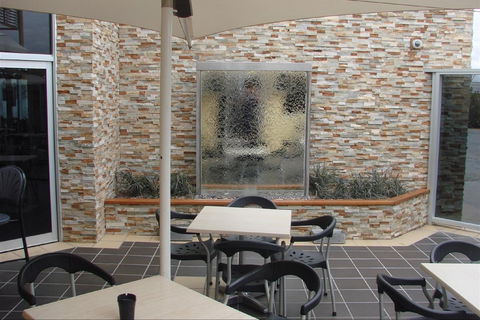 Mulga Hill Tavern - Rent Accommodation 2