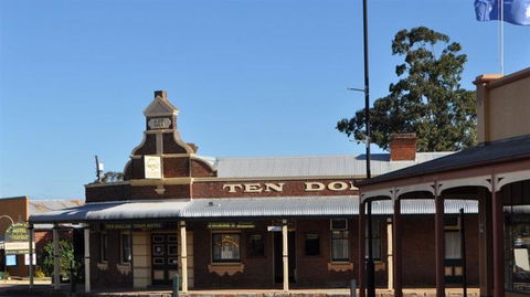 Phoebe's @ Ten Dollar Town Motel - Rent Accommodation 6