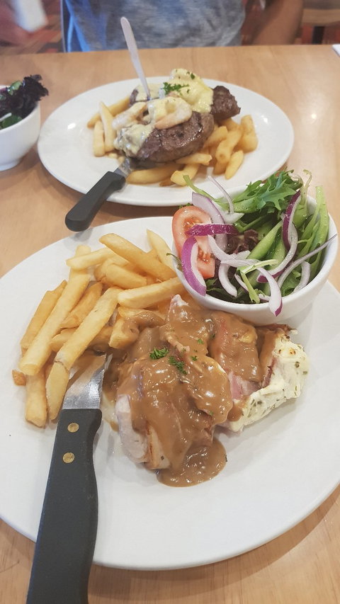 Airport Tavern - Rent Accommodation 12