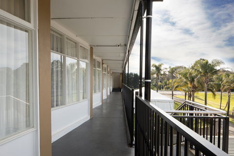 Rivers Inn Motel - Rent Accommodation 1