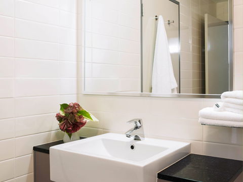 Novotel Darwin Airport Hotel - Rent Accommodation 1