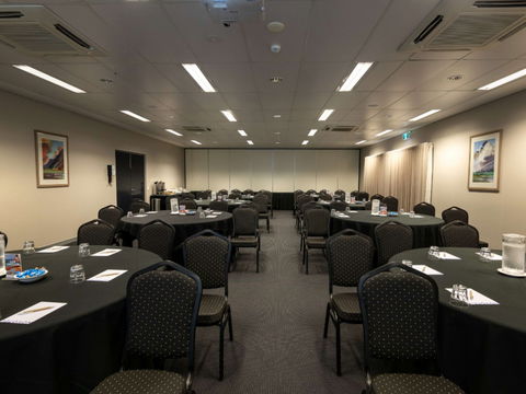 Novotel Darwin Airport Hotel - Rent Accommodation 5