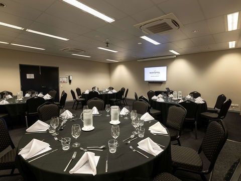 Novotel Darwin Airport Hotel - Rent Accommodation 6