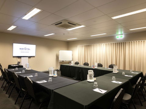 Novotel Darwin Airport Hotel - Rent Accommodation 8
