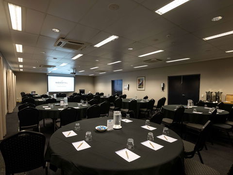 Novotel Darwin Airport Hotel - Rent Accommodation 9
