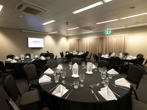 Novotel Darwin Airport Hotel - Rent Accommodation 10
