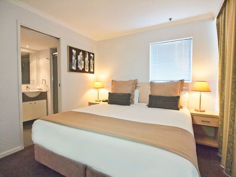 Oaks Lexicon Apartment Hotel - Rent Accommodation 2