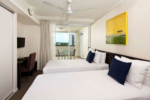Cairns Central Plaza Apartment - Rent Accommodation 2