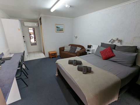 Abajaz Motor Inn - Rent Accommodation 0