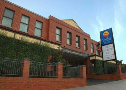 Comfort Inn & Suites City Views - Rent Accommodation 0