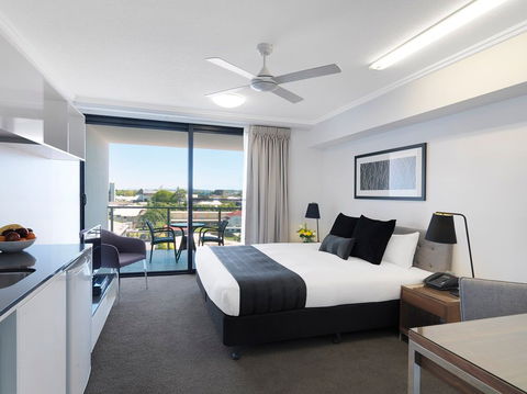 Oaks Carlyle - Rent Accommodation 2