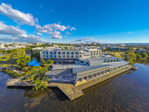 Best Western Plus North Lakes Hotel - Rent Accommodation 0