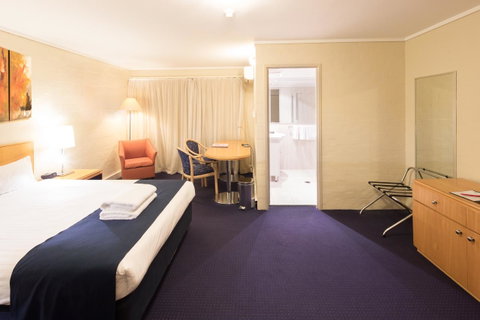 Ibis Styles Canberra - Rent Accommodation 1
