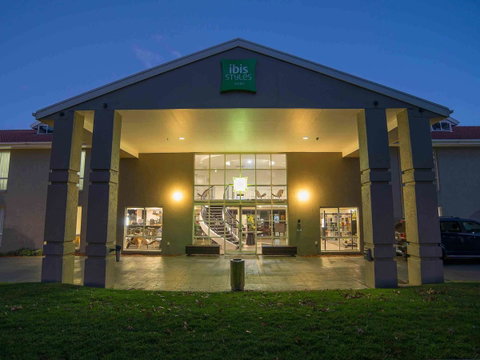 Ibis Styles Canberra - Rent Accommodation 0