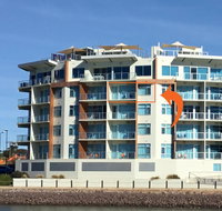 Wallaroo Marina Waterfront Luxe Apartment - Rent Accommodation