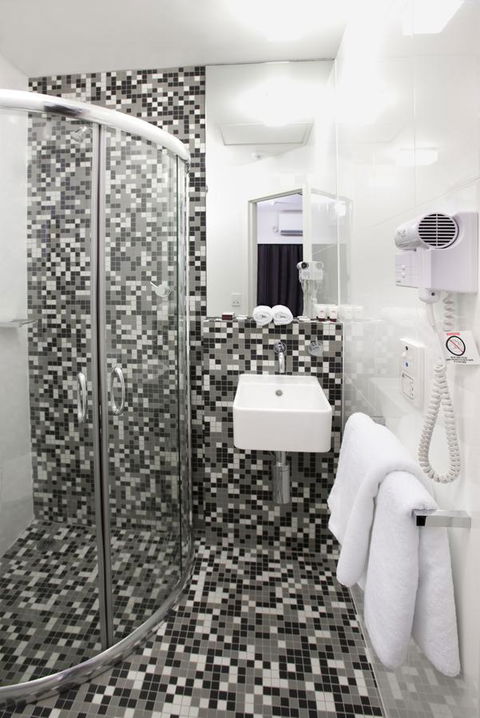 Majestic Minima Hotel - Rent Accommodation 9