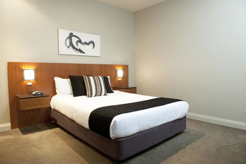 Mantra Hindmarsh Square - Rent Accommodation 24