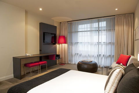 Mantra Hindmarsh Square - Rent Accommodation 1