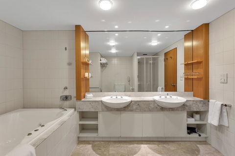 Stamford Plaza Adelaide - Rent Accommodation 20