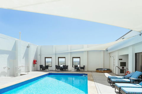 Stamford Plaza Adelaide - Rent Accommodation 4