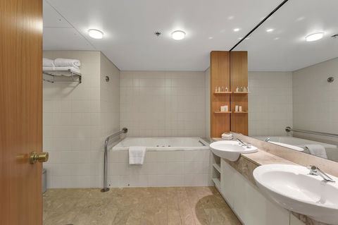 Stamford Plaza Adelaide - Rent Accommodation 29