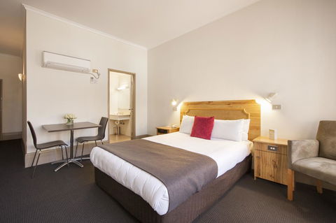 Adelaide Paringa - Rent Accommodation 13