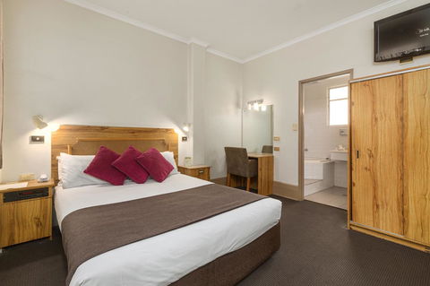 Adelaide Paringa - Rent Accommodation 9