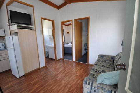 Beachside Holiday Park - Rent Accommodation 8