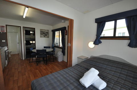 Beachside Holiday Park - Rent Accommodation 11