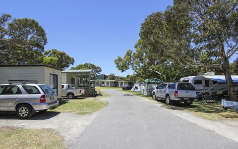 Beachside Holiday Park - Rent Accommodation 16