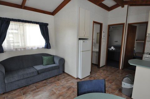 Beachside Holiday Park - Rent Accommodation 0