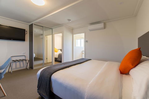 Mick O\'Sheas - Rent Accommodation 14