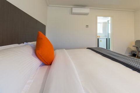 Mick O\'Sheas - Rent Accommodation 15