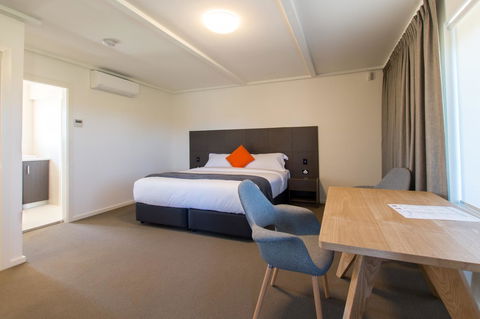 Mick O\'Sheas - Rent Accommodation 29