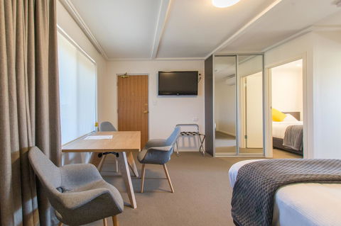 Mick O\'Sheas - Rent Accommodation 5