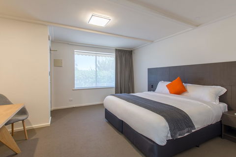 Mick O\'Sheas - Rent Accommodation 9
