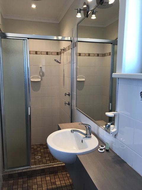 Robetown Motor Inn & Apartments - Rent Accommodation 14