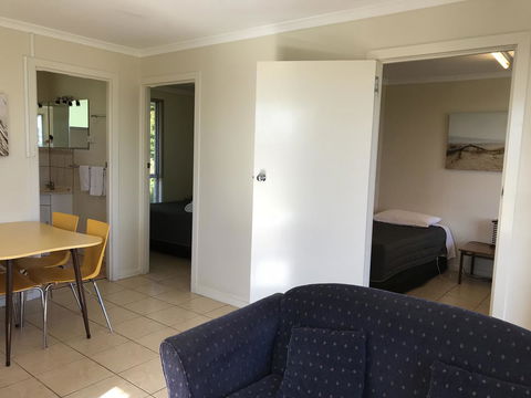 Robetown Motor Inn & Apartments - Rent Accommodation 36