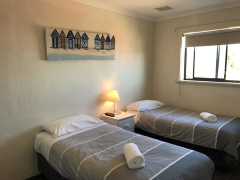 Robetown Motor Inn & Apartments - Rent Accommodation 12