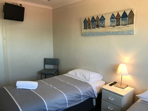 Robetown Motor Inn & Apartments - Rent Accommodation 13
