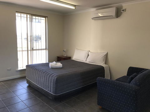 Robetown Motor Inn & Apartments - Rent Accommodation 40