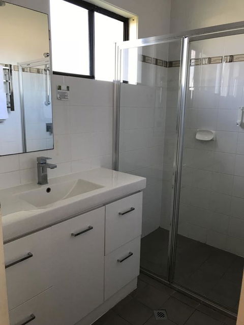 Robetown Motor Inn & Apartments - Rent Accommodation 30