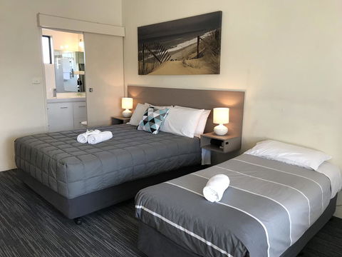Robetown Motor Inn & Apartments - Rent Accommodation 11
