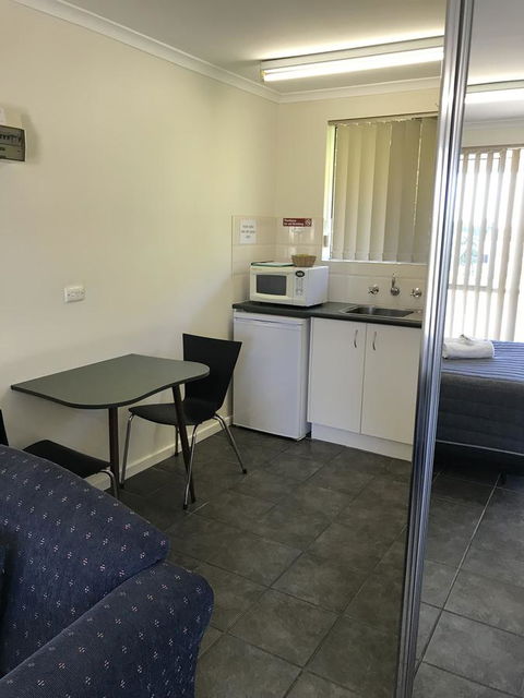 Robetown Motor Inn & Apartments - Rent Accommodation 42