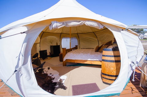 Bukirk Glamping & Fancy Coops - Rent Accommodation 10