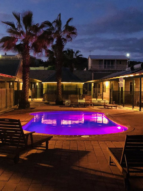 Bay Lodge - Rent Accommodation 33
