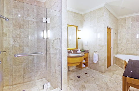 Duxton Hotel Perth - Rent Accommodation 3