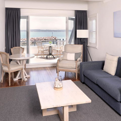 Anchorage Port Stephens - Rent Accommodation 25
