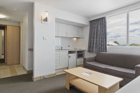Metro Hotel Perth - Rent Accommodation 26