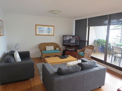Manly Paradise Motel & Apartments - Rent Accommodation 25